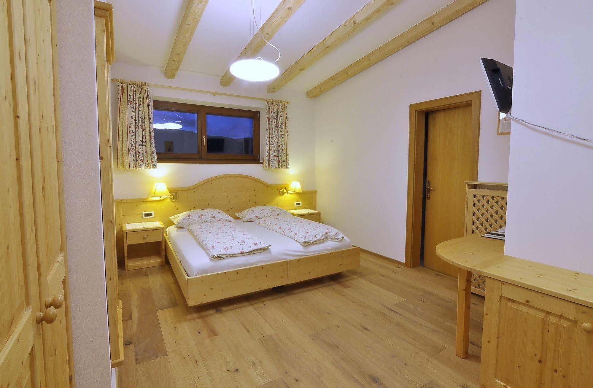 Hotel Monte Paraccia San Vigilio Di Marebbe Ngoại thất bức ảnh