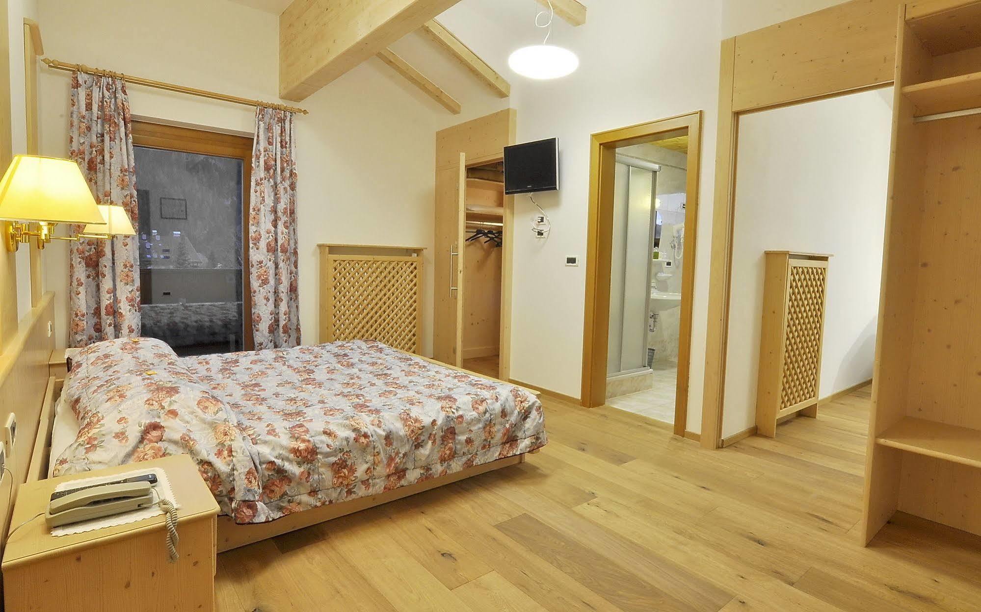 Hotel Monte Paraccia San Vigilio Di Marebbe Ngoại thất bức ảnh