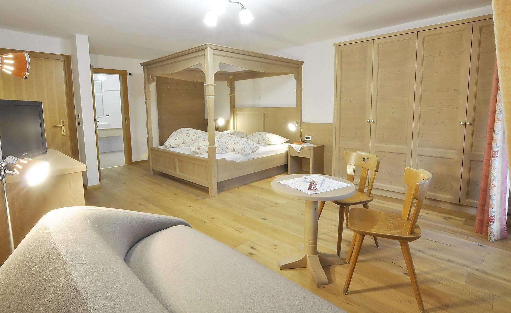 Hotel Monte Paraccia San Vigilio Di Marebbe Ngoại thất bức ảnh